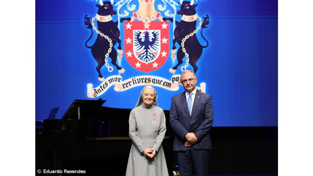 Personalidades e instituições distinguidas com as insígnias honoríficas açorianas – Imagem 18
