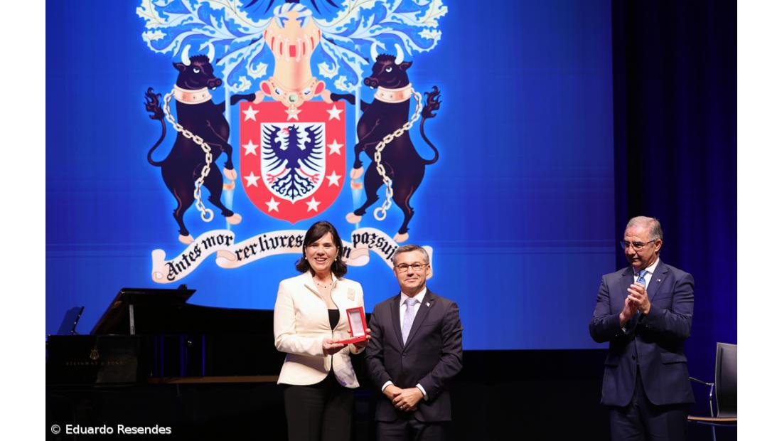 Personalidades e instituições distinguidas com as insígnias honoríficas açorianas – Imagem 19