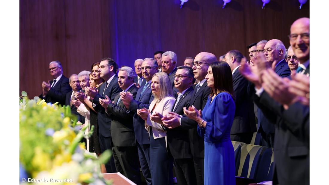 Personalidades e instituições distinguidas com as insígnias honoríficas açorianas – Imagem 24