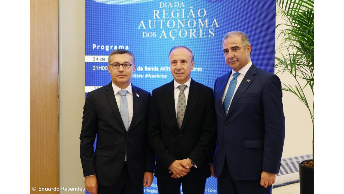 Personalidades e instituições distinguidas com as insígnias honoríficas açorianas – Imagem 28