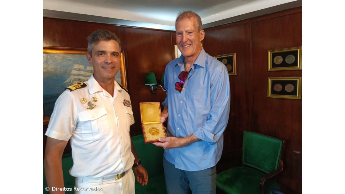 Medalha de Craig Mello a bordo do navio-escola Sagres – Imagem 3