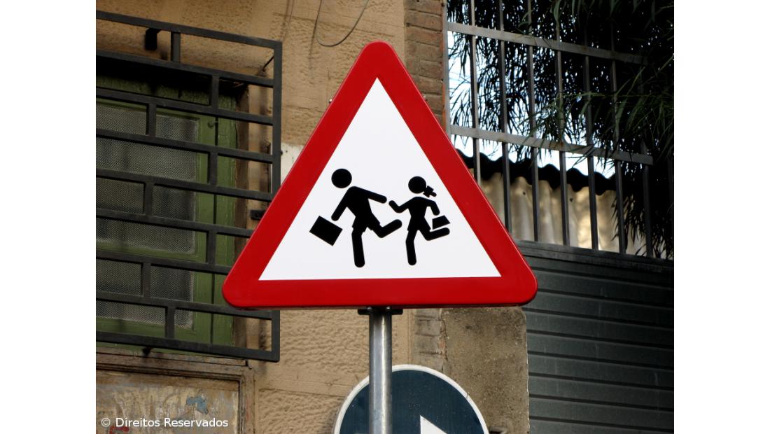 Instituir propinas no secundário é incompatível com escolaridade obrigatória 