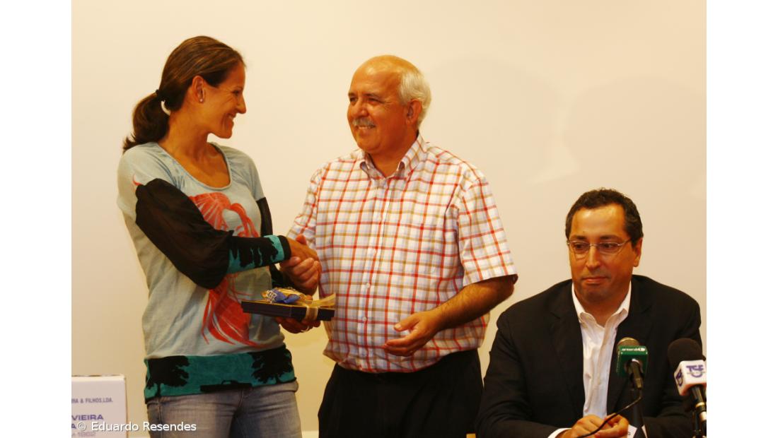 Lagoa presta homenagem à campeã Ticha Penicheiro