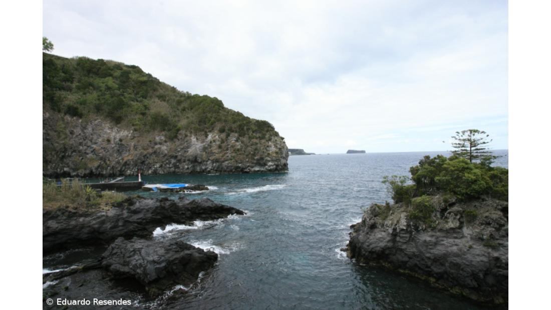 Primeiro hastear da Bandeira Azul hoje na zona da Caloura