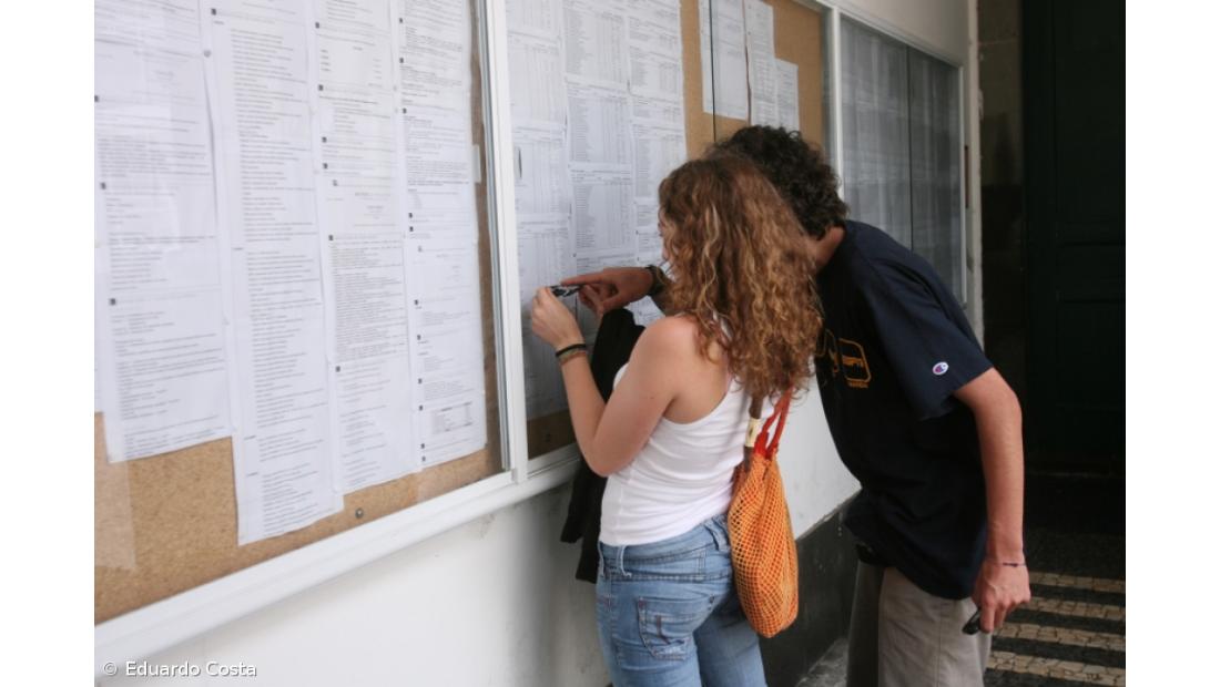 Escolas inflacionam notas internas para compensar notas de exame