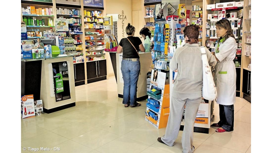 Associação lamenta que farmácias fiquem excluídas de vacinar pessoas com mais de 84 anos