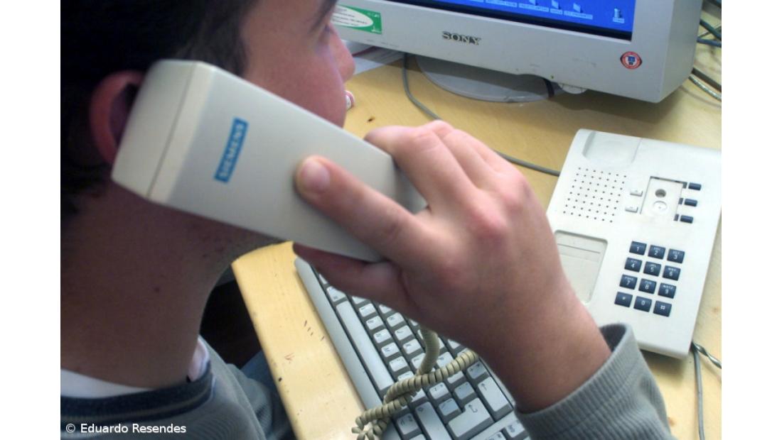 Polícia e ONG recebem milhares de chamadas sobre menina encontrada na Grécia