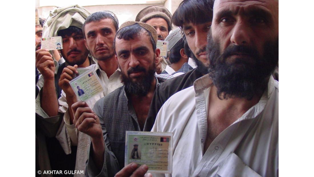 Pelo menos três mortos e 30 feridos em dia de eleições no Afeganistão