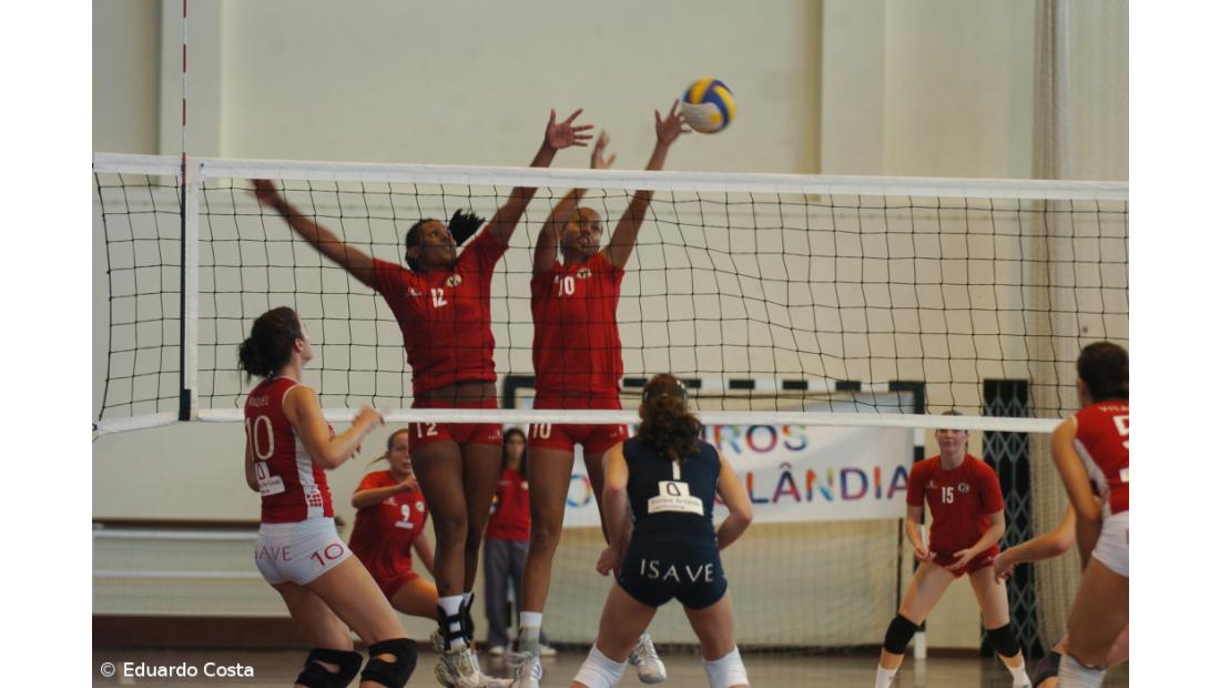 Clube K entra a vencer na Divisão A1 feminina