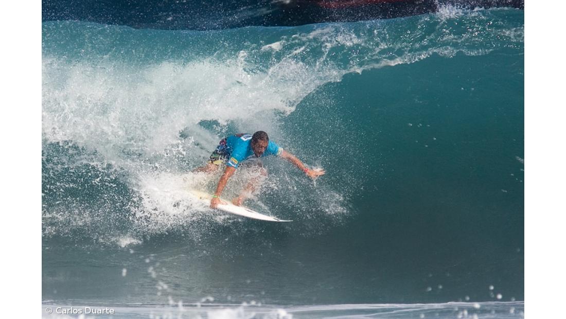 Tiago Pires garante terceira ronda no Rip Curl Pro Bells Beach 