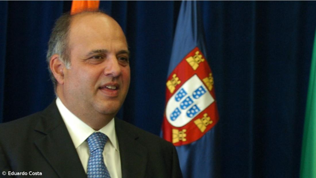 Costa Neves rejeita críticas internas