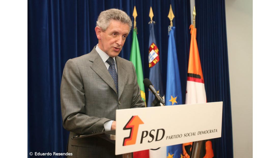 Cinco maiorias absolutas para o PSD, quatro para o PS e um empate em 40 anos