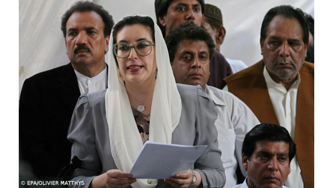 Benazir Bhutto colocada em prisão domiciliária