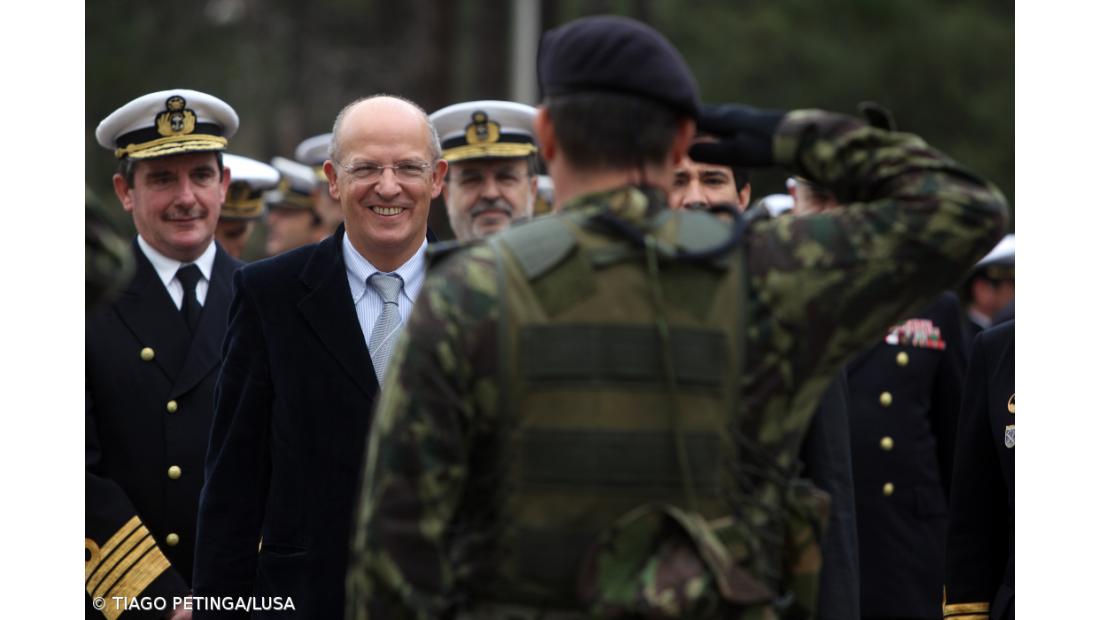 Ministro defende "maior convergência" entre os três ramos das Forças Armadas