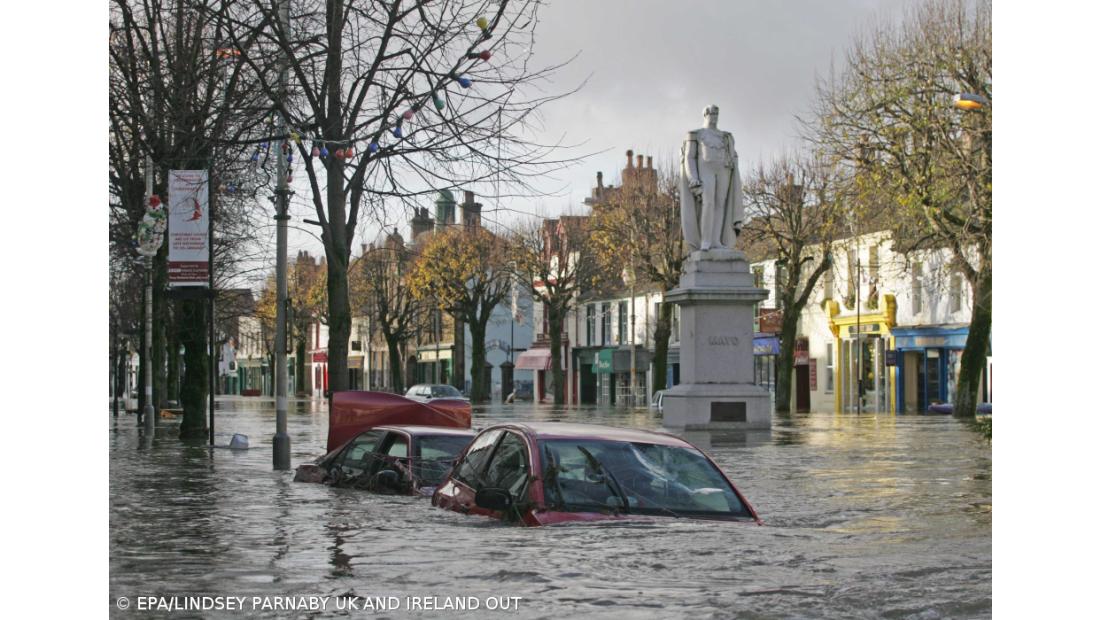 Mau tempo causa inundações em Inglaterra