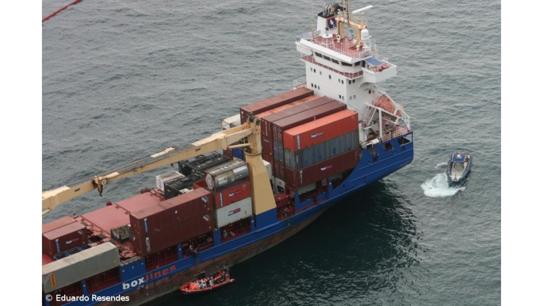 Mergulhadores estão a inspeccionar casco do São Gabriel