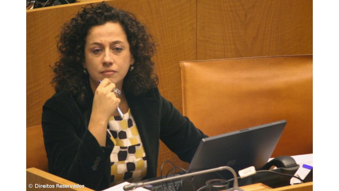 Governo regional recusa contratar mais professores pela falta de alunos e situação económica