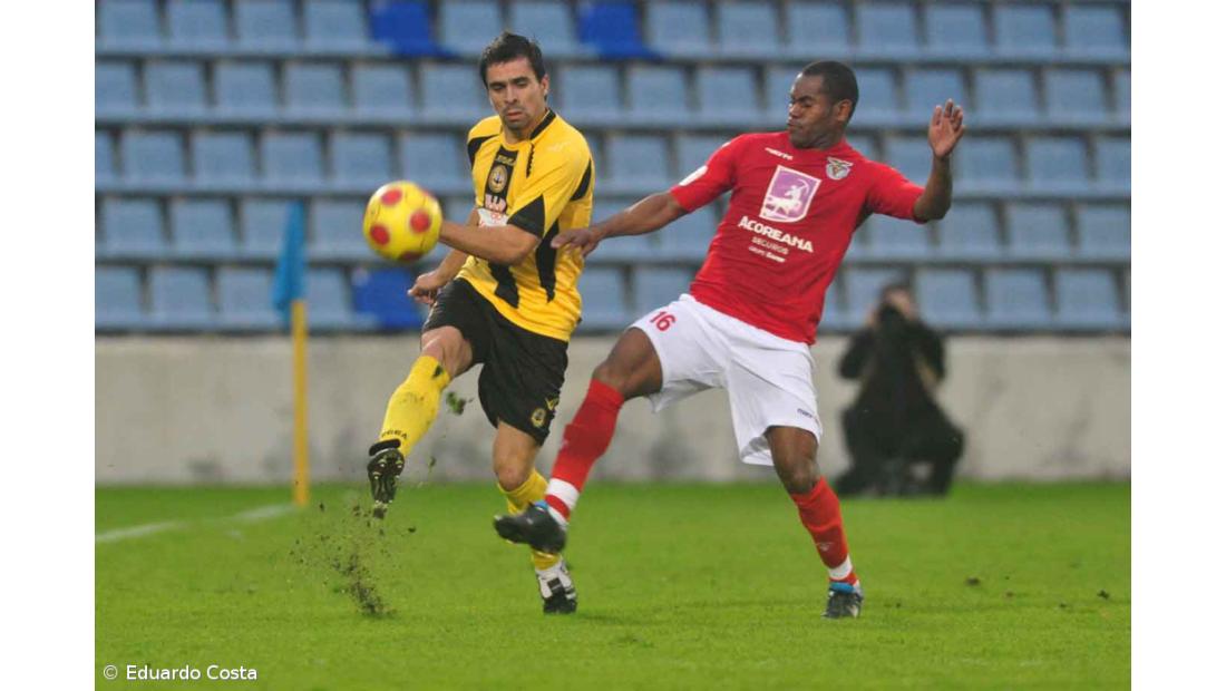 Santa Clara deixa-se empatar mas lidera provisoriamente 