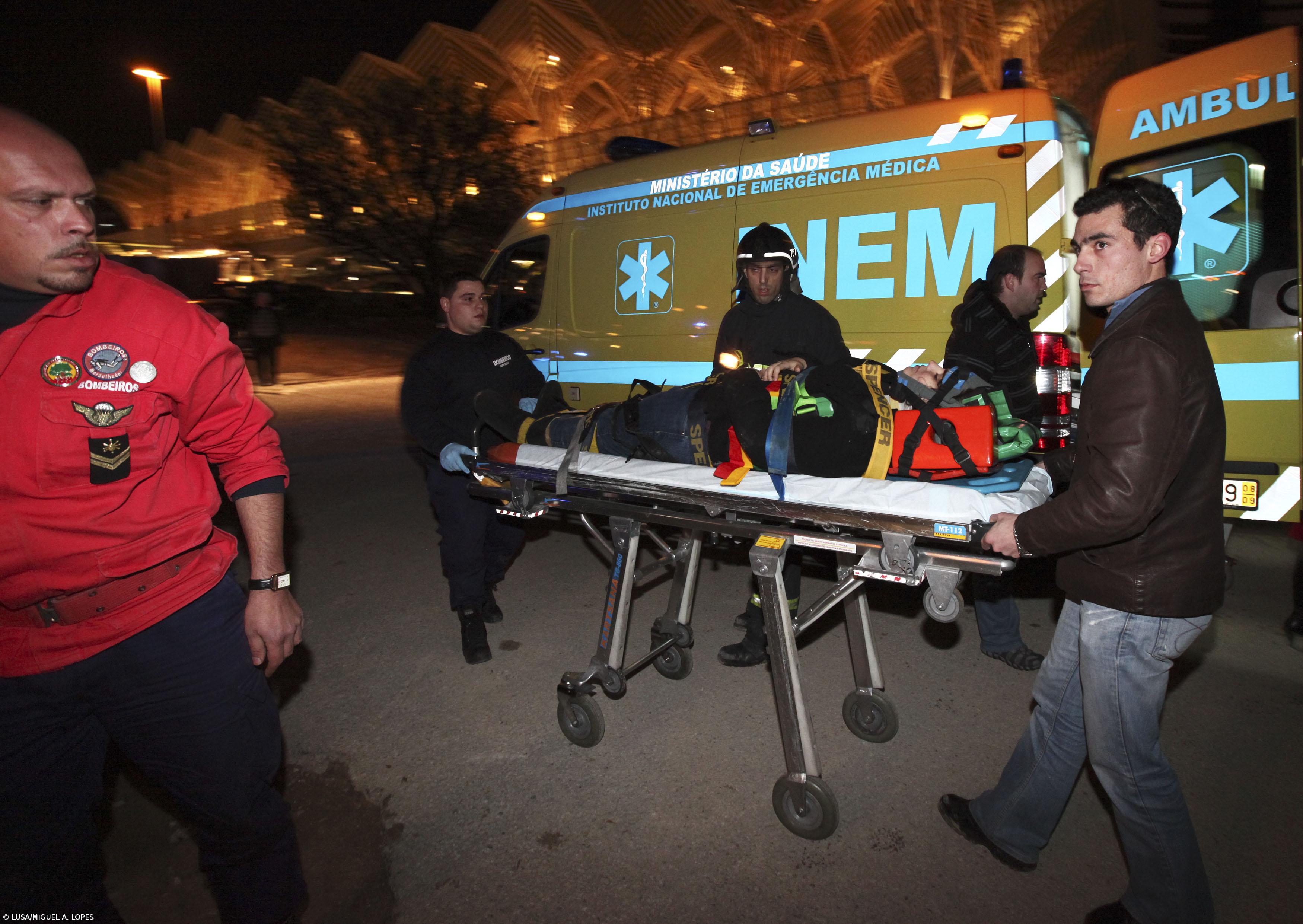 Queda da bancada do Circo Chen em Lisboa causou 30 feridos ligeiros  – Imagem 1