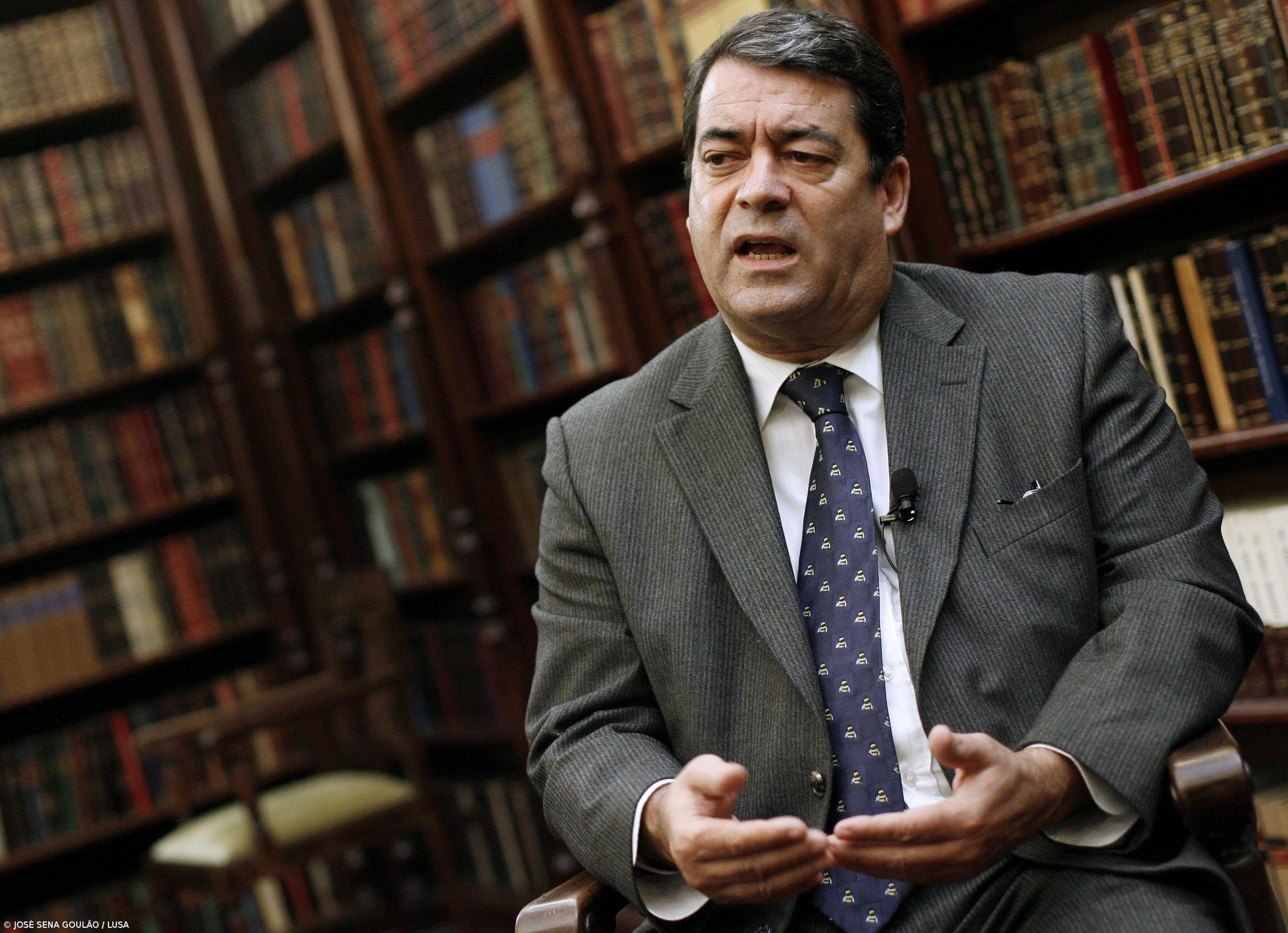 Bastonário diz que não cabe aos tribunais pronunciarem-se sobre a austeridade – Imagem 1