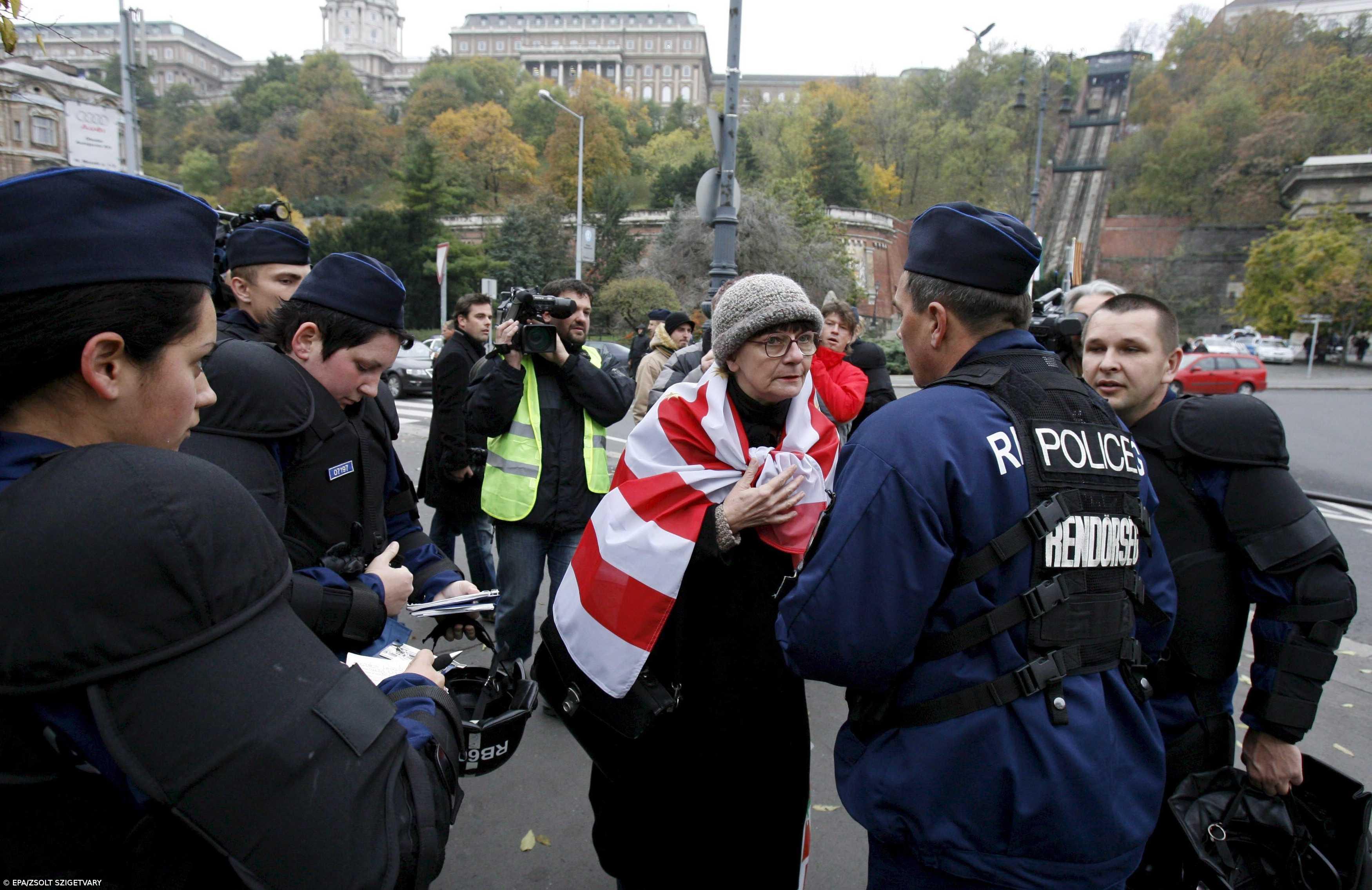 Polícia dispersa várias centenas de militantes  – Imagem 1