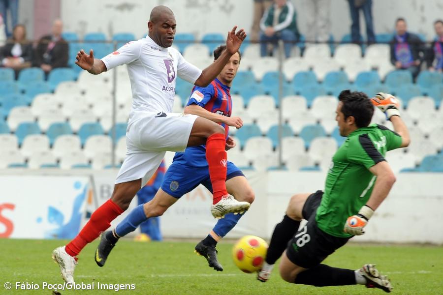Leandro Tatu bisa na vitória do Santa Clara em Chaves – Imagem 1