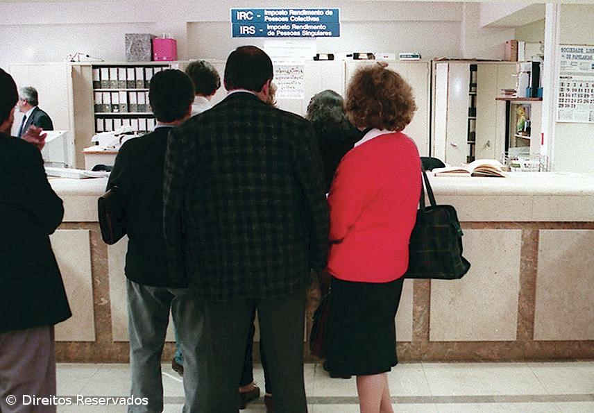 Governo quer reduzir férias na função pública para 22 dias premiando tempo de serviço – Imagem 1