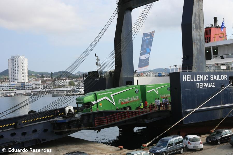 Ferry com as equipas do "SATA" chega domingo – Imagem 1