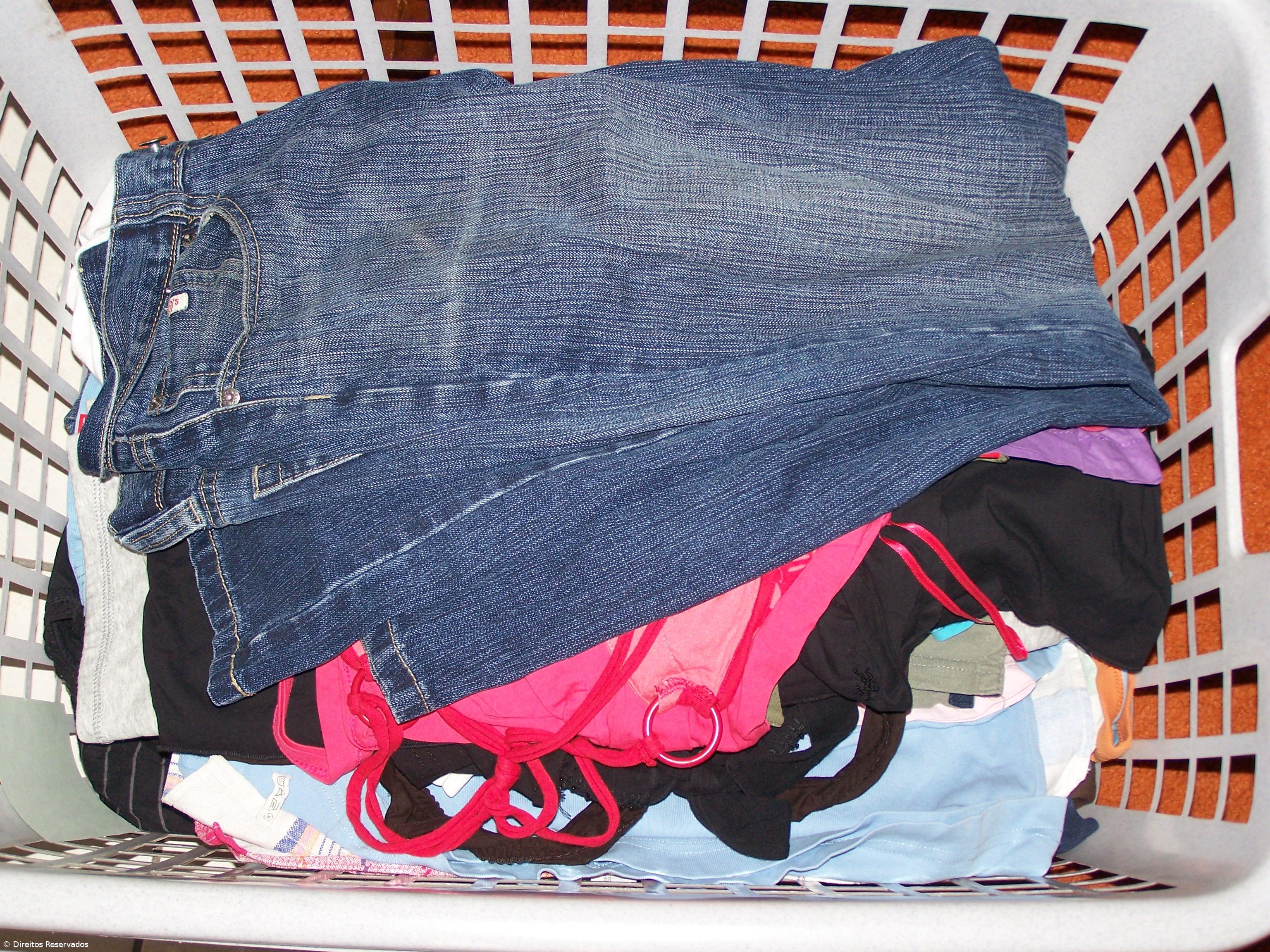 Classe média "envergonhada" é grande parte da clientela da loja de roupa doada da Cáritas  – Imagem 1