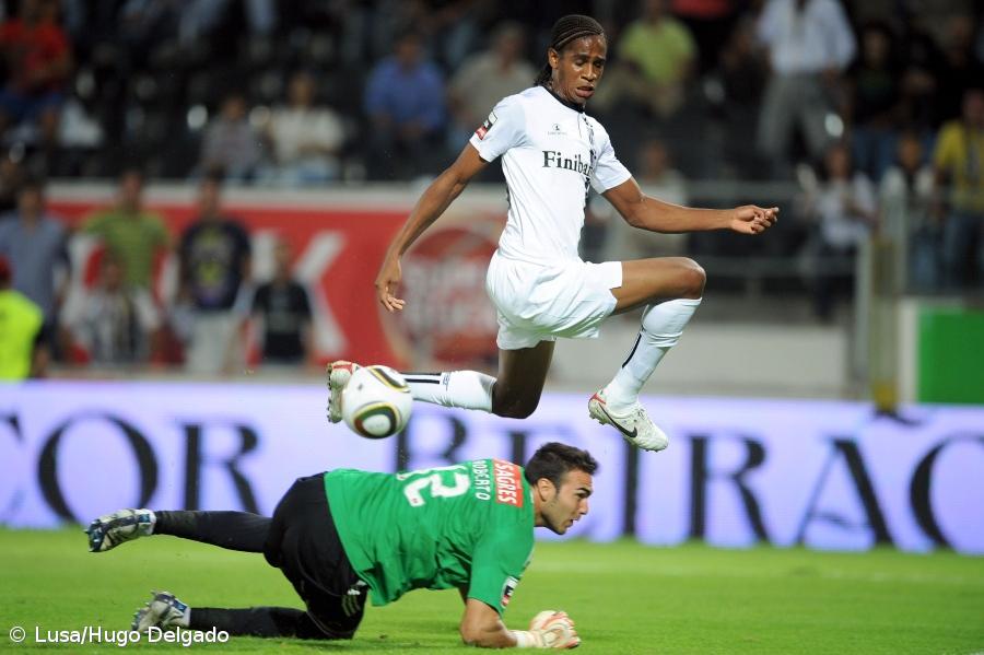 Vitória de Guimarães vence e "afunda" Benfica – Imagem 1