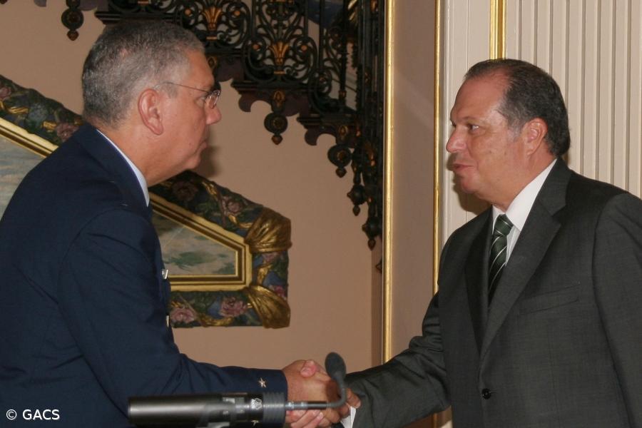 Helicópteros EH-101 Merlin em "definitivo" na região no final do ano – Imagem 1