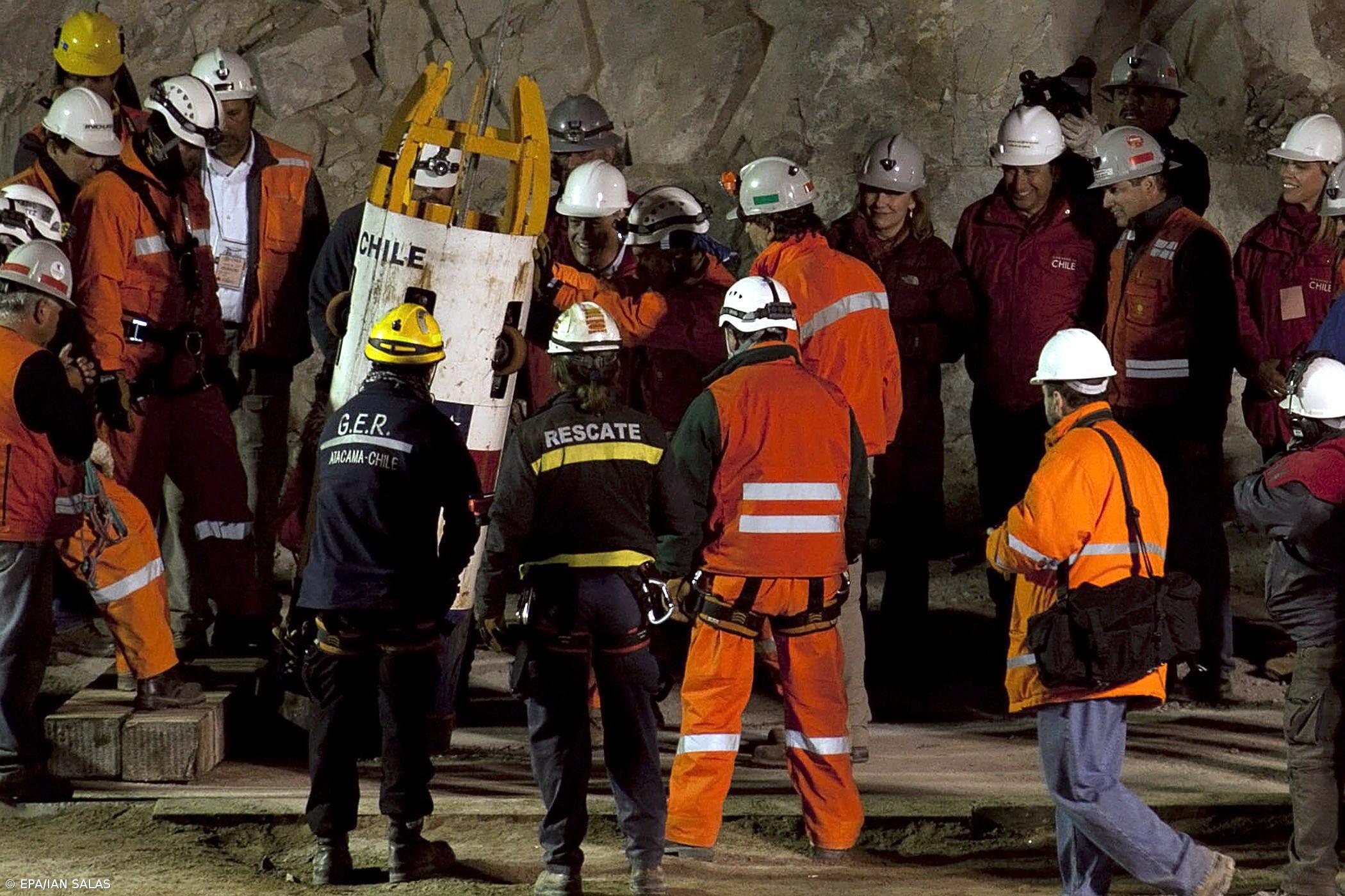 Operação de resgate dos mineiros começou com êxito – Imagem 1