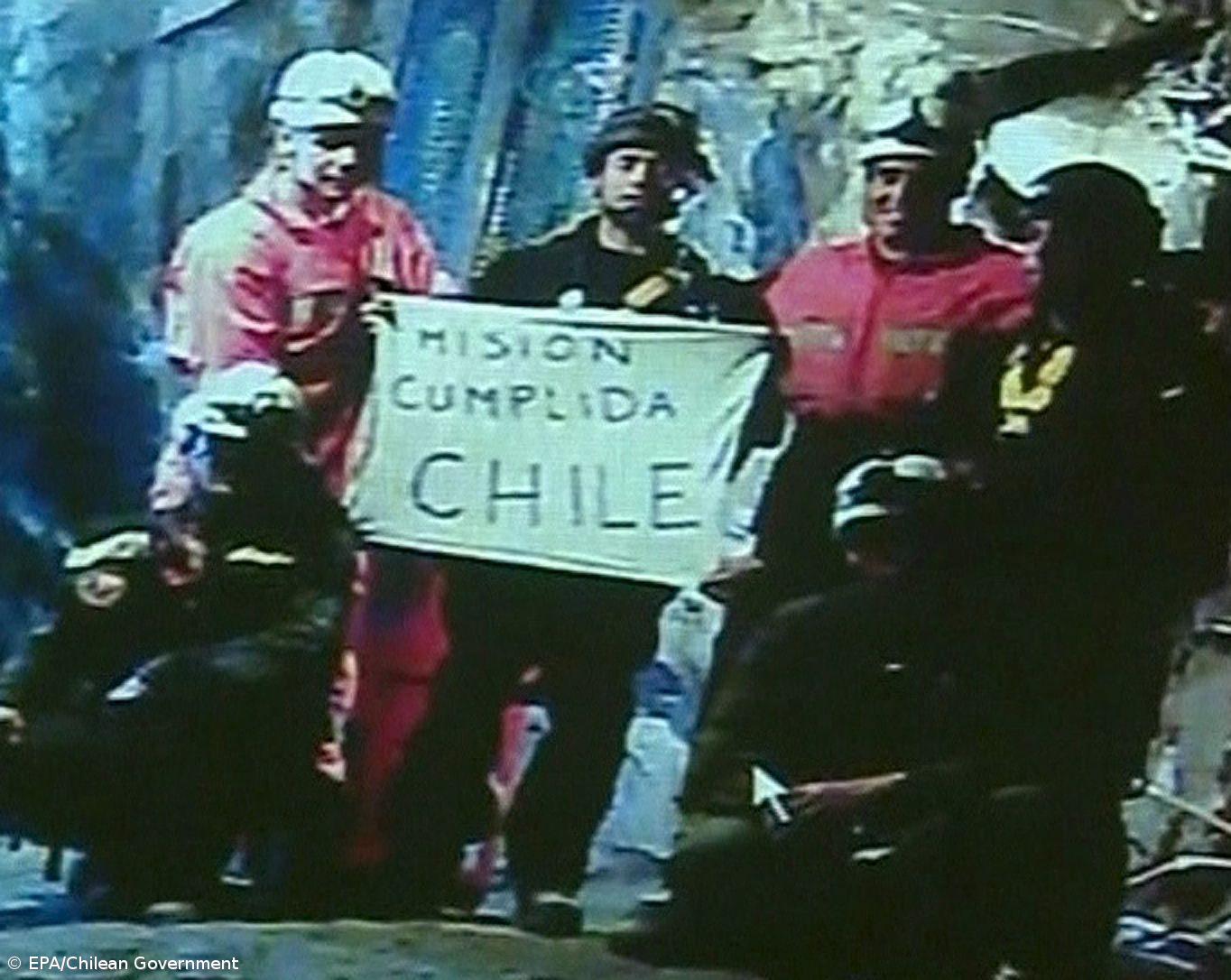 Saída do último socorrista marca o fim da operação de resgate dos mineiros – Imagem 1