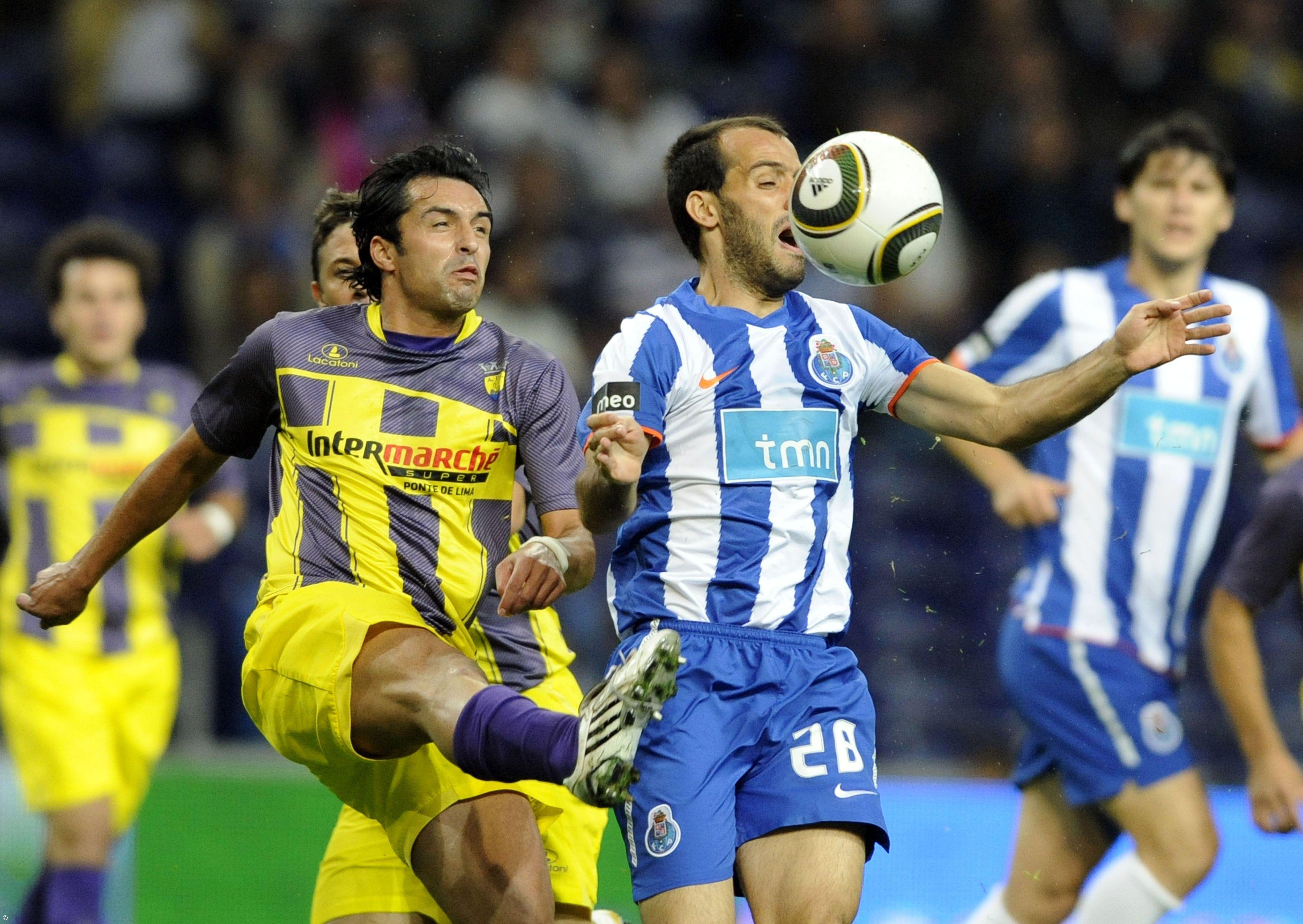 "Hat-trick" de Walter na tranquila qualificação do FC Porto – Imagem 1
