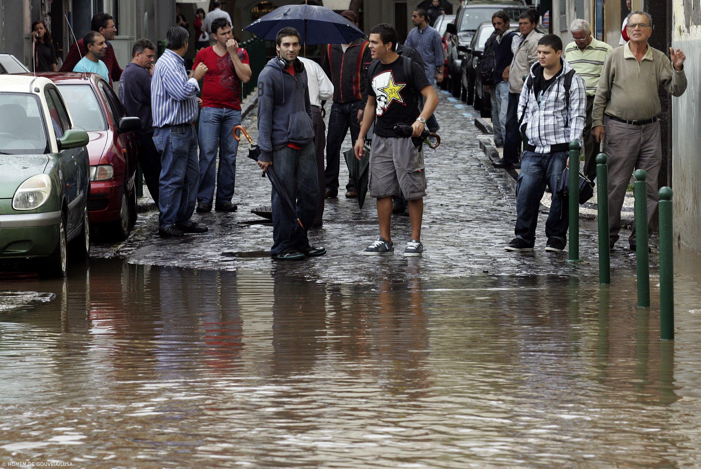 Chuva na Madeira provoca o caos no trânsito – Imagem 1