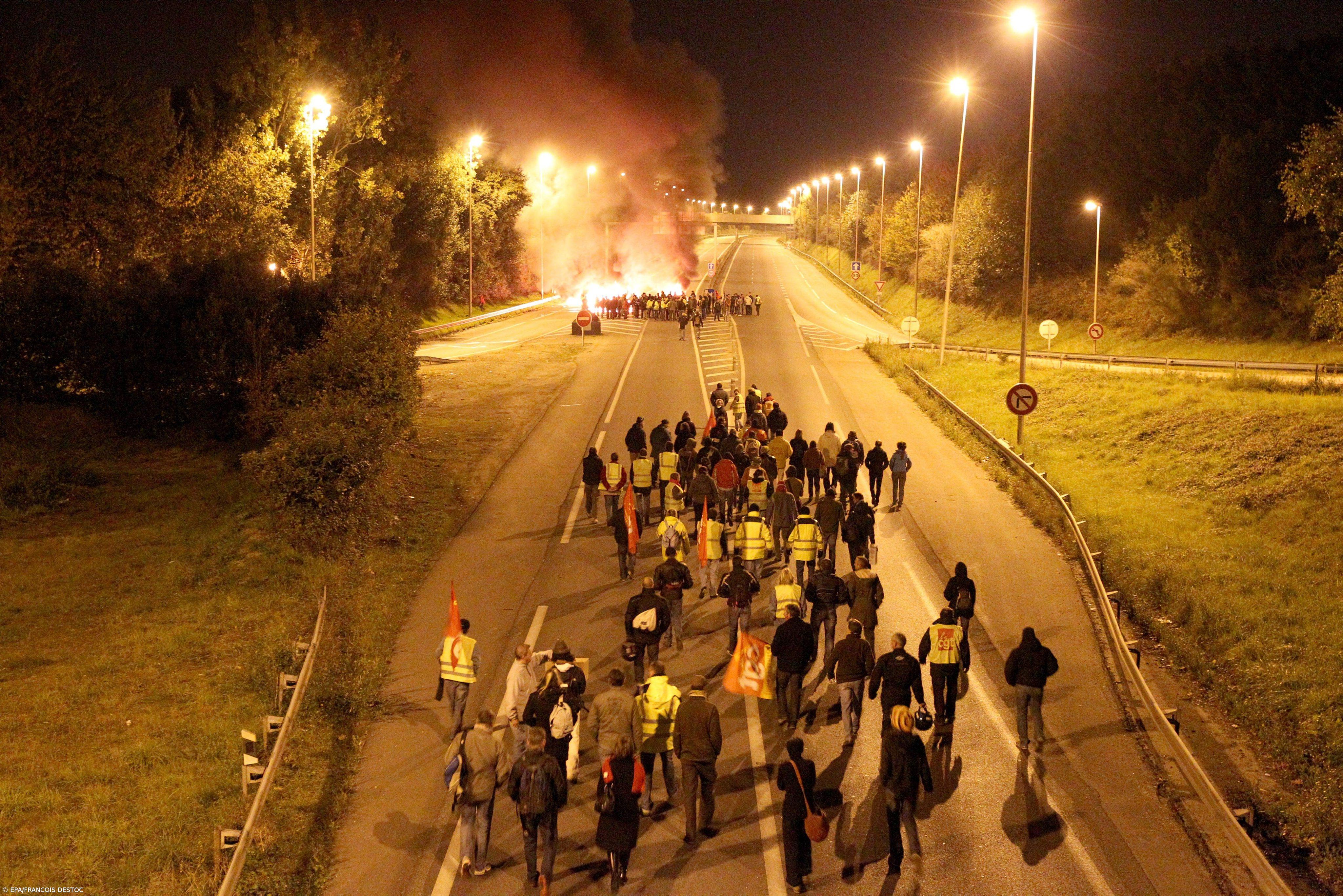 Polícia termina bloqueio em refinaria da região parisiense – Imagem 1