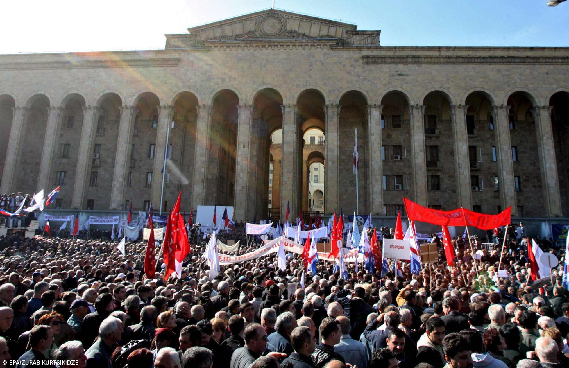 Cem mil manifestantes exigem demissão do Presidente – Imagem 1