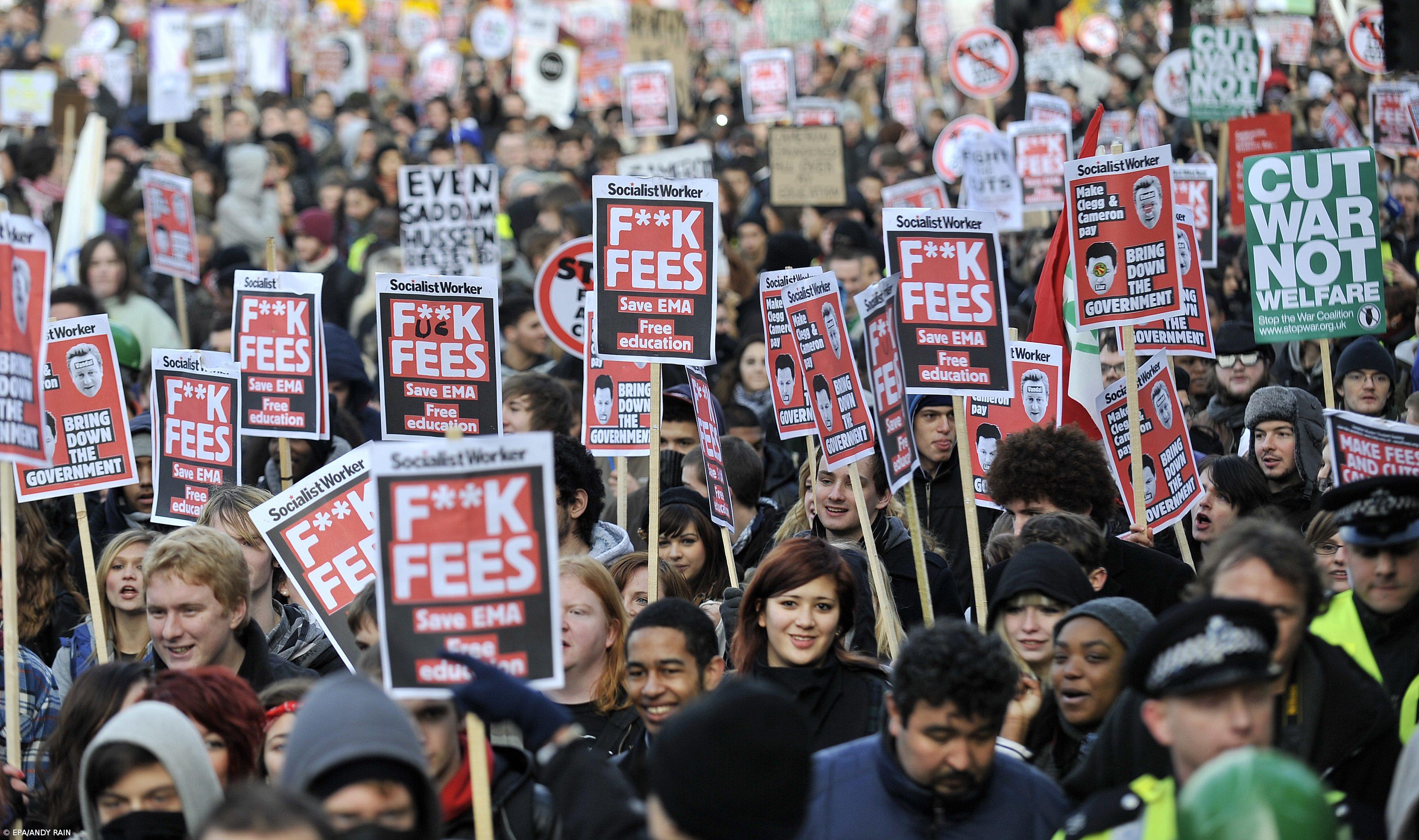 Milhares de estudantes concentrados junto ao parlamento britânico – Imagem 1