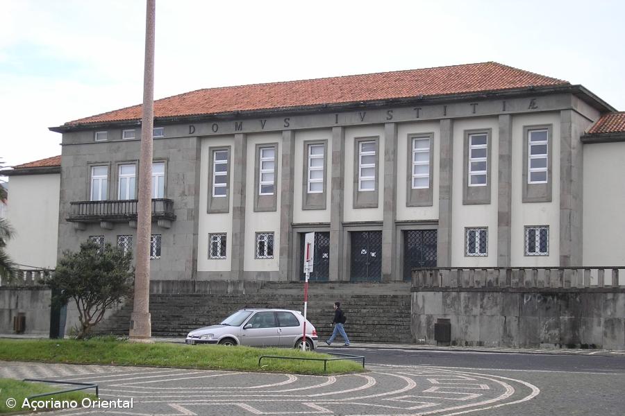 Tribunal de Angra condena dois homens de grupo organizado de tráfico de droga – Imagem 1