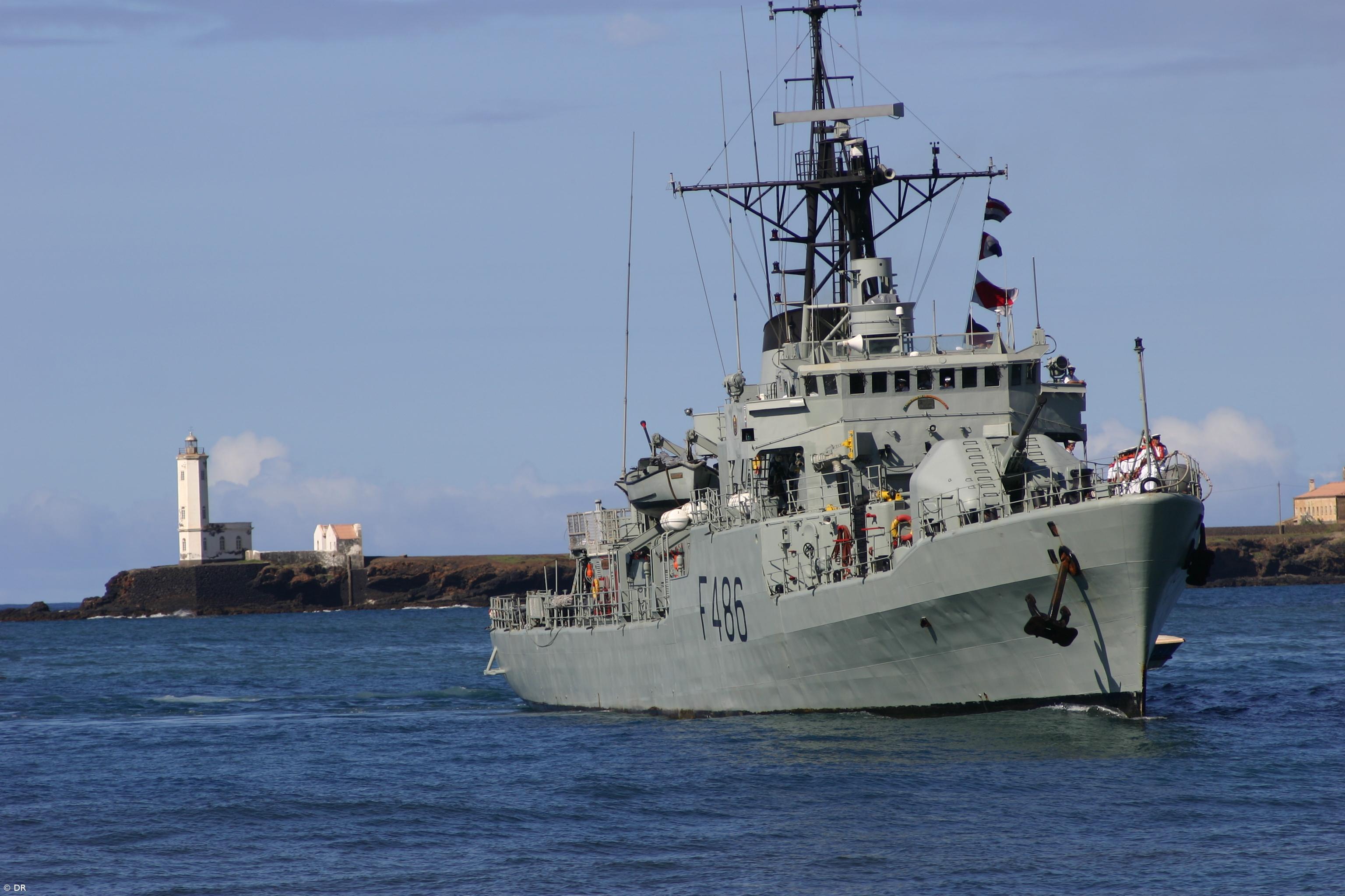  Marinha recolheu corpo a boiar a 600 quilómetros a sudoeste da Terceira – Imagem 1