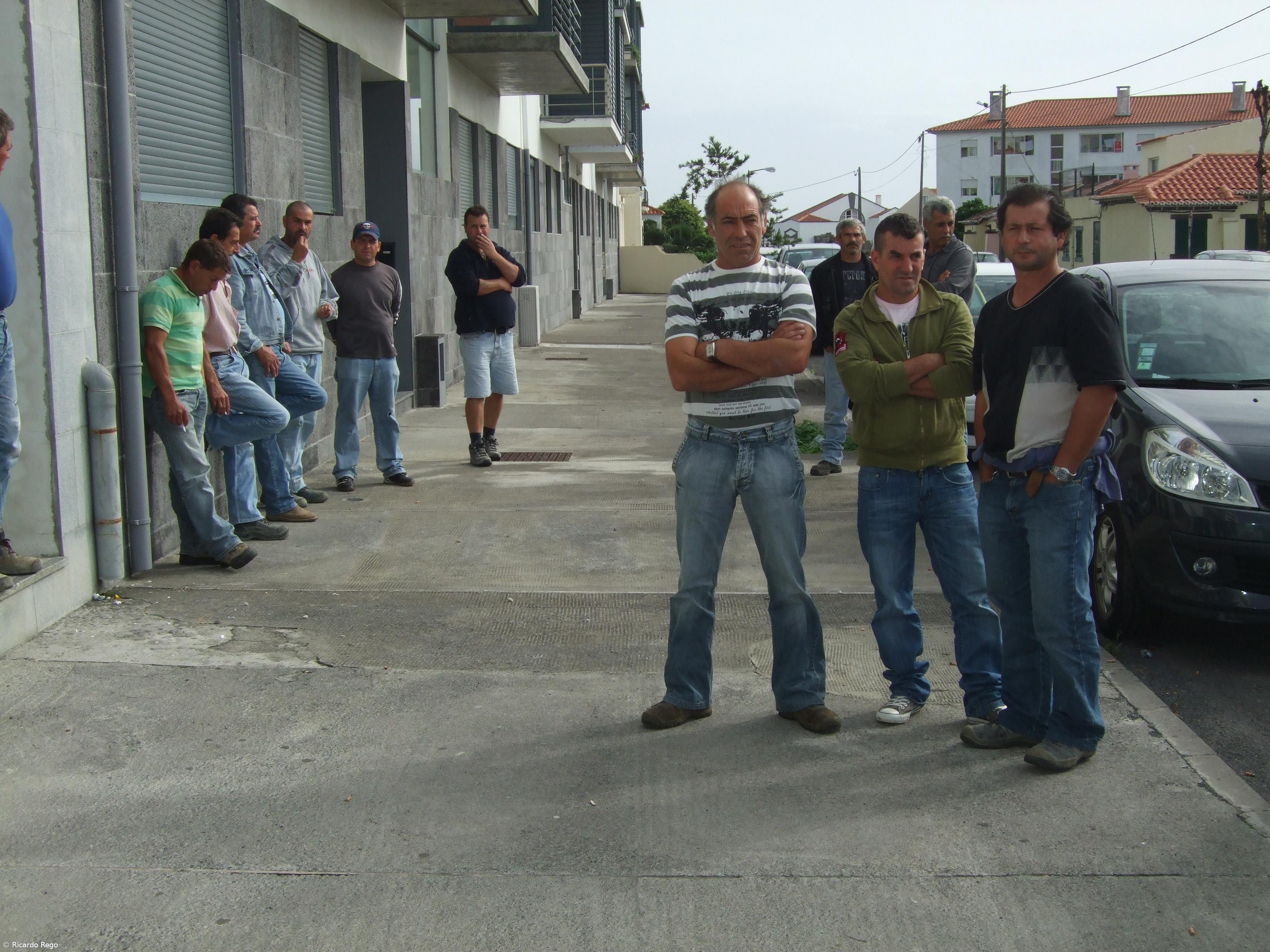 Trabalhadores com salários em atraso – Imagem 1