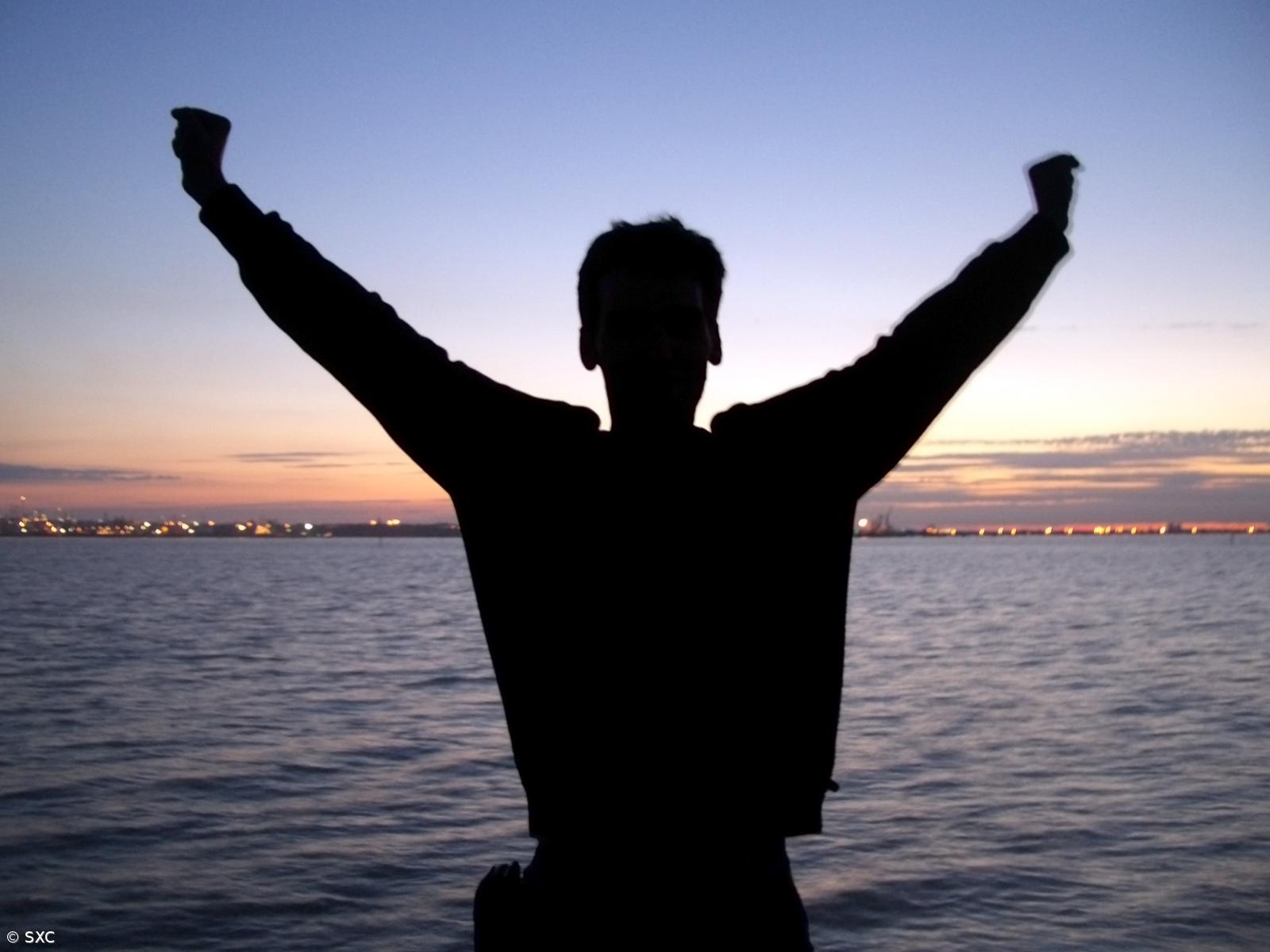 Norte-americanos procuram os Açores para fazer pilates e yoga em pranchas no mar – Imagem 1