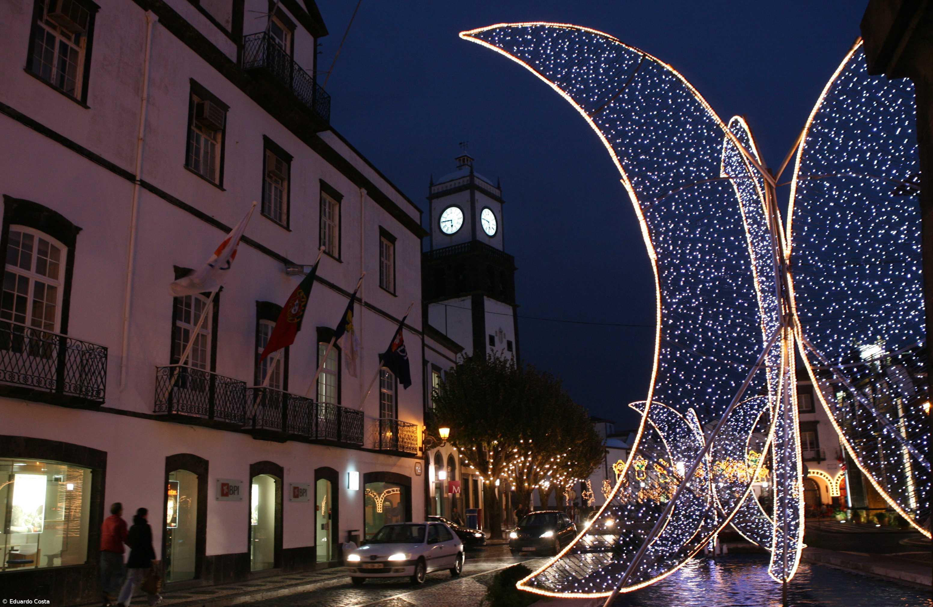 Câmara de Ponta Delgada isenta comércio de taxas para ornamentação de Natal  – Imagem 1