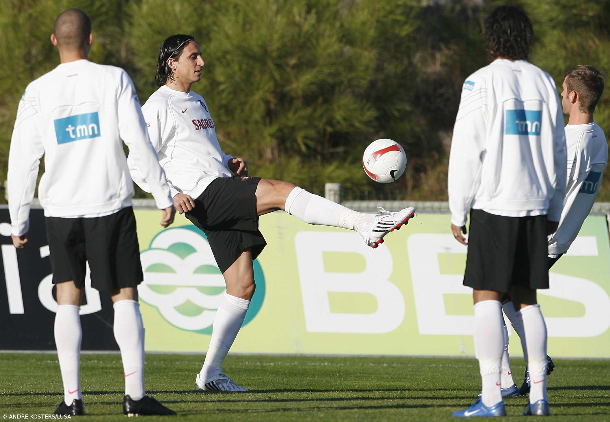 Inglês Mike Riley dirige Portugal-Arménia – Imagem 1