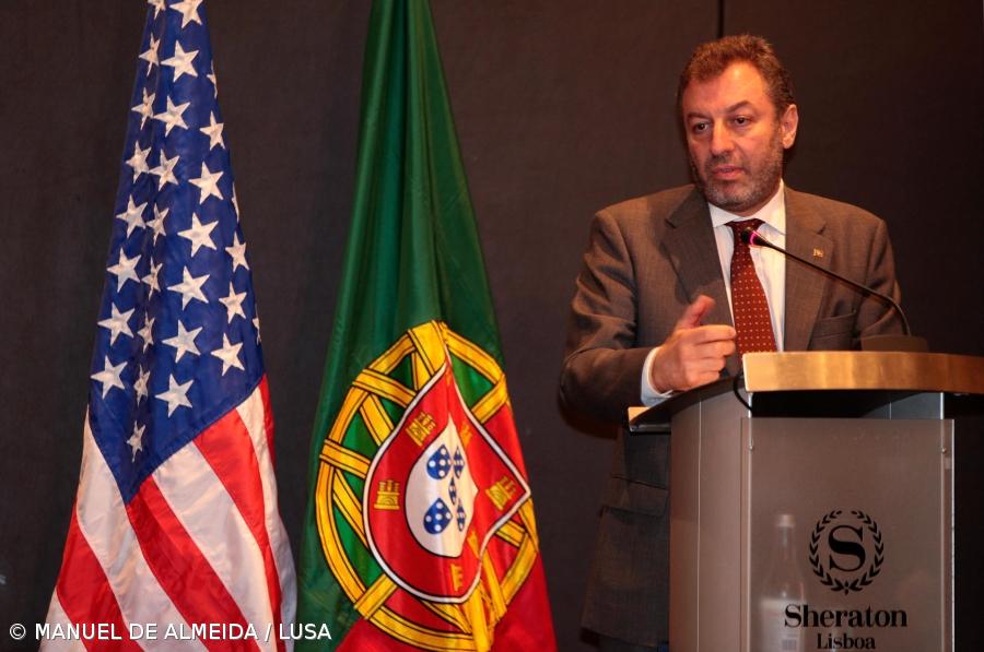 Governo e professores voltam a sentar-se à mesa para negociar rescisões – Imagem 1