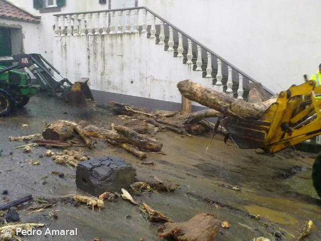 Chuva intensa provoca estragos em casas na Bretanha, S.Miguel – Imagem 1