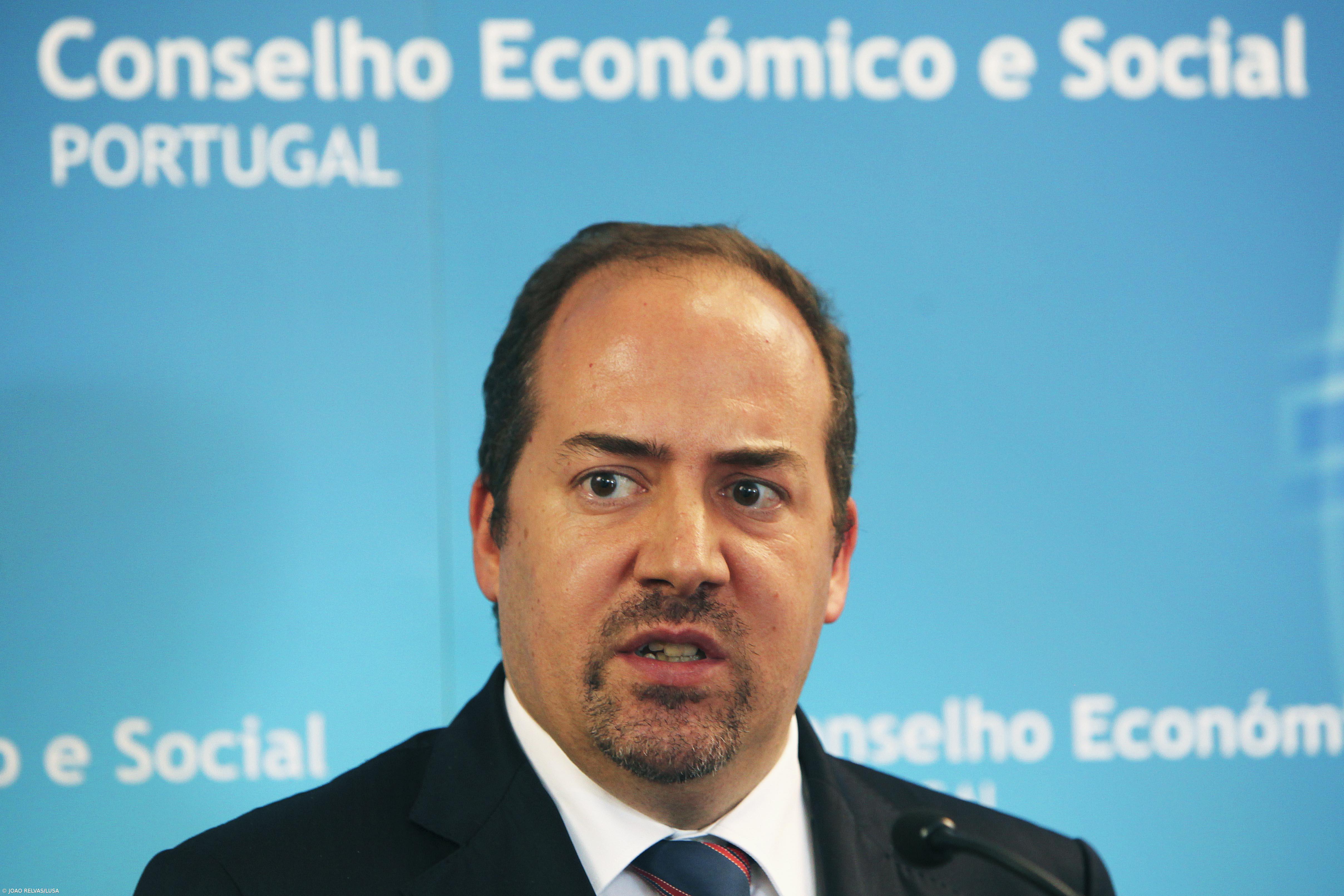 Ministro da Economia admite negociar com a 'troika' estímulo ao investimento  – Imagem 1