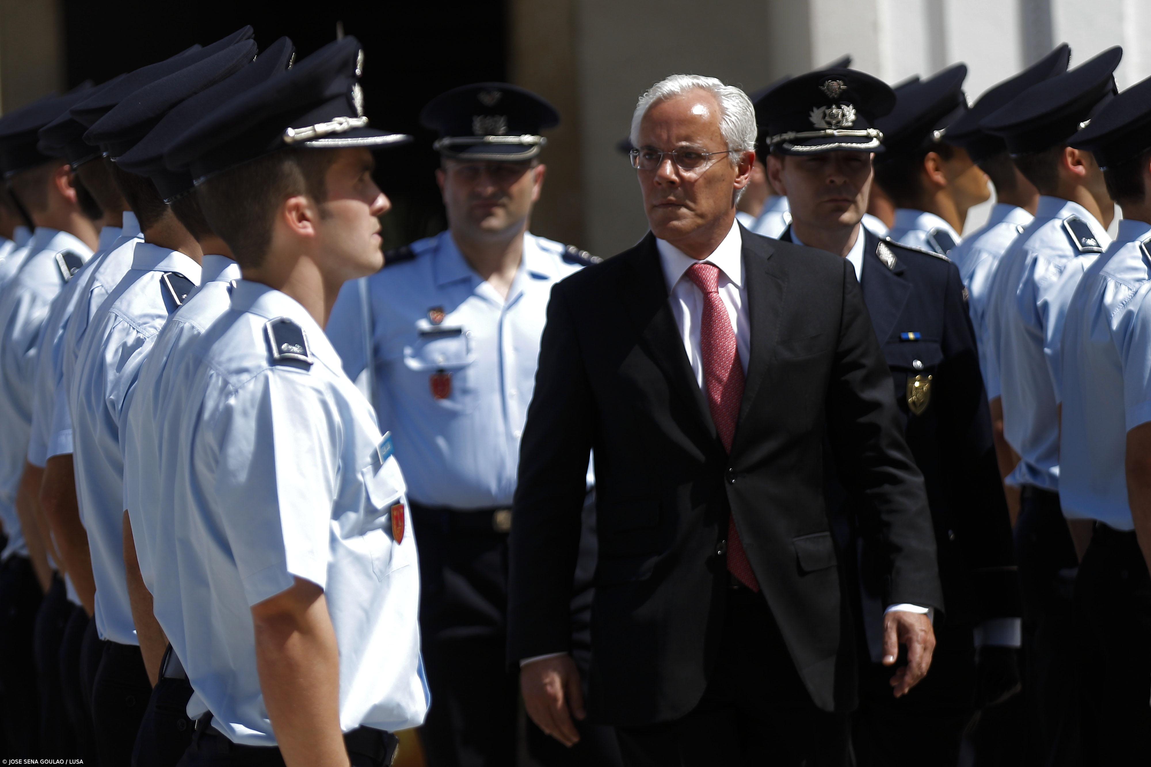 Ministro Miguel Macedo anuncia processo de promoções na PSP – Imagem 1