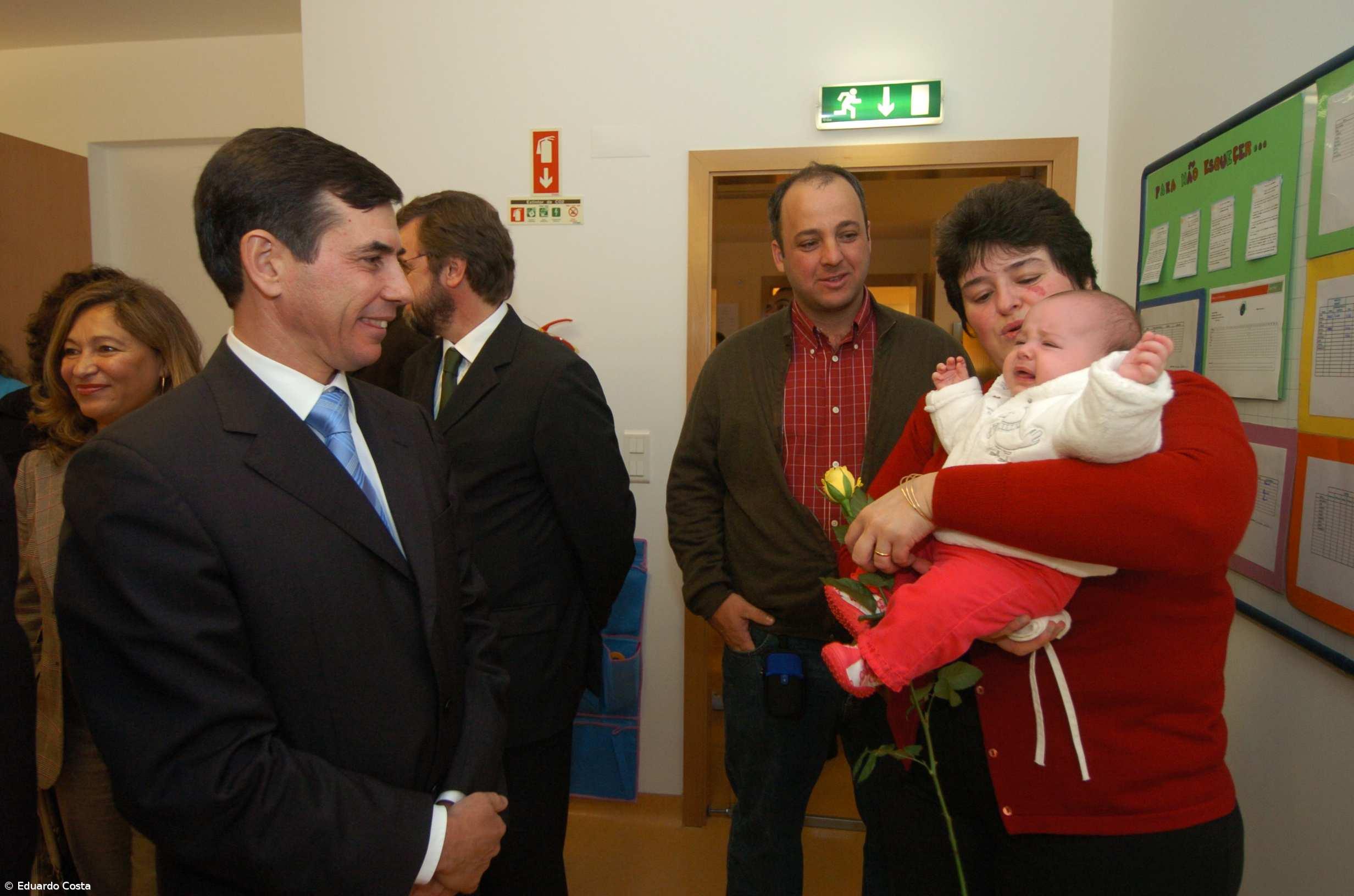 800 crianças em lista de espera para creche e amas em São Miguel – Imagem 1