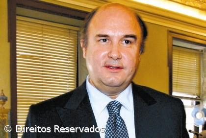 Emitido mandado de detenção para Vale e Azevedo – Imagem 1